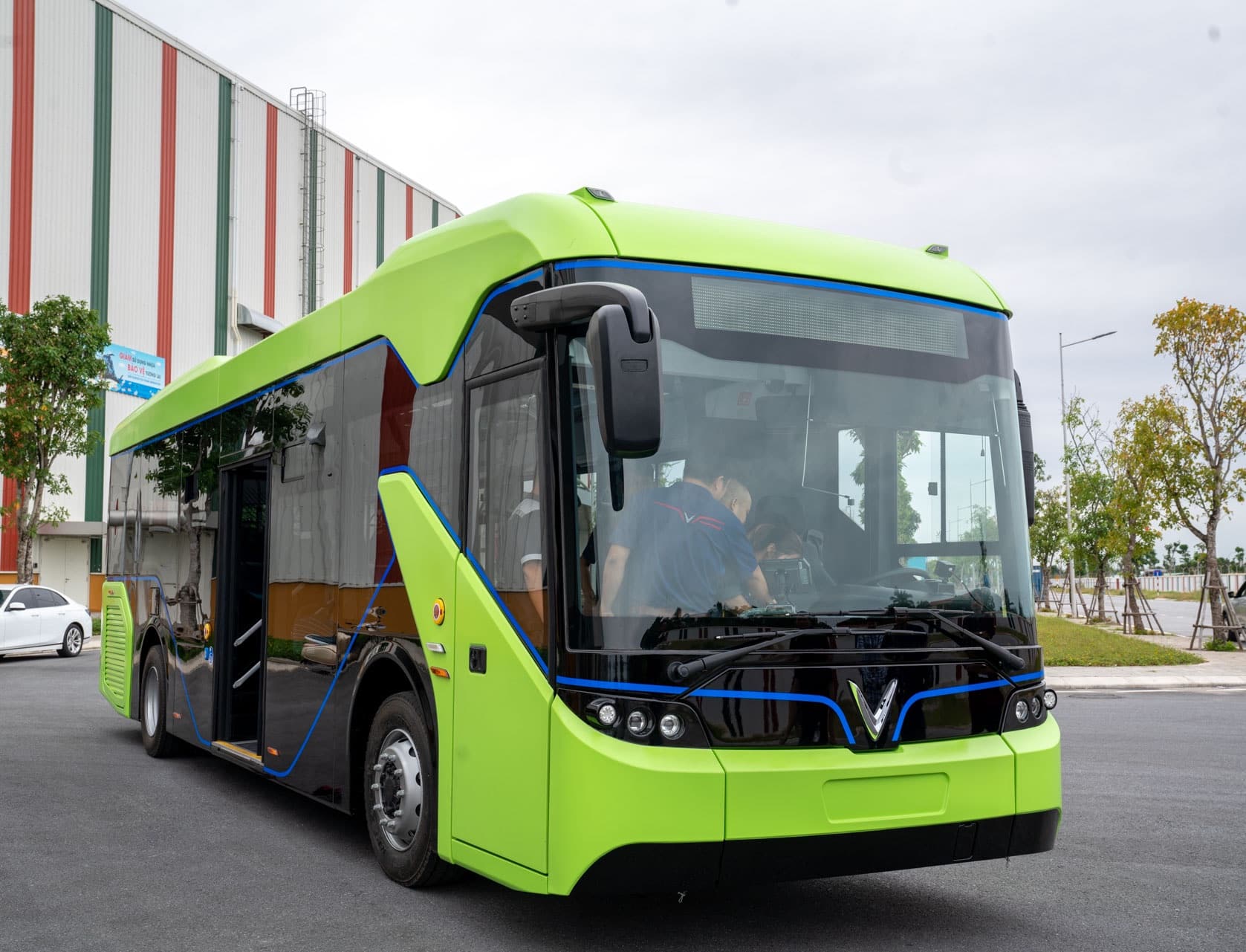 Vietnam Bus Operator Launches Contactless Open-Loop Payments in Small Rollout; Backers Hope Other Transport Modes Will Follow