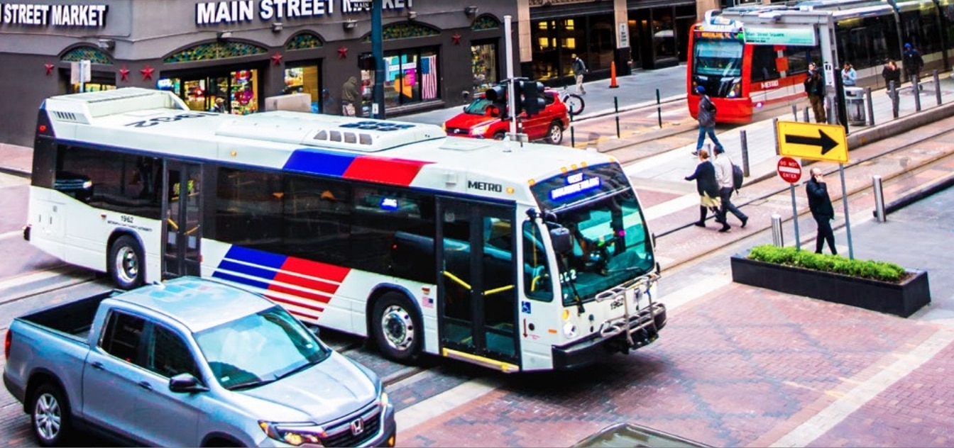 Houston Metro Approves Expensive Contract Option to Continue to Accept Cash on Board Buses